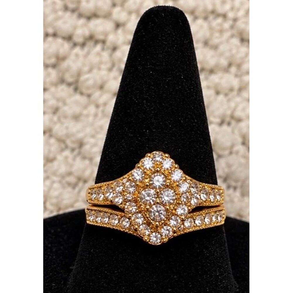 NWOT Gold Tone Zircon Cluster Bridal Wedding Ring Set Size 8 2 Piece